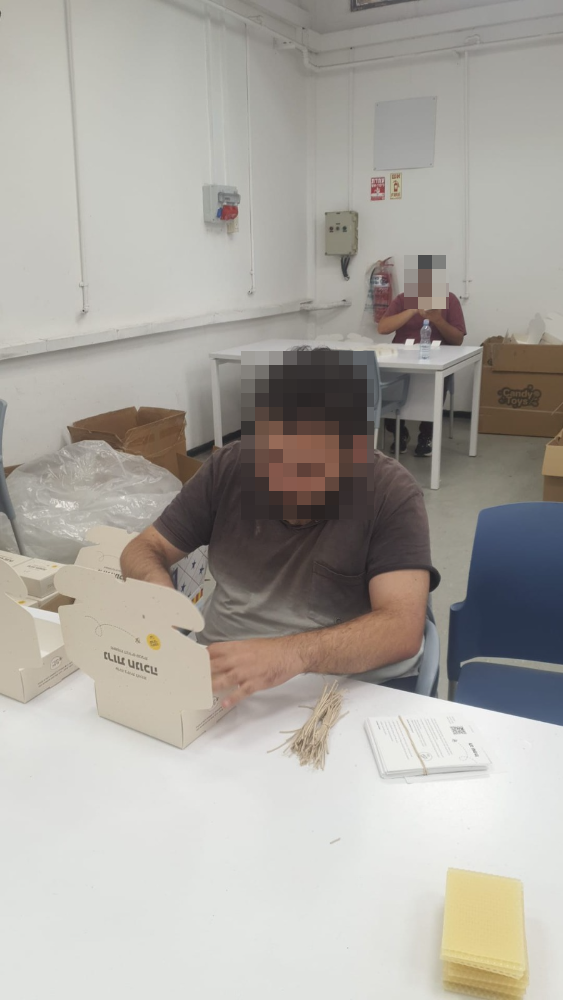 הכנת פתילים בעבודת יד